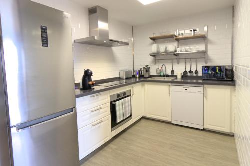 Large modern apartment with terrace & heated pool