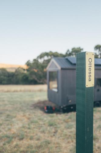 Φωτογραφία από το άλμπουμ του Off-Grid Cabin Nestled in Nature - Pet Friendly - Ottessa σε Springfield