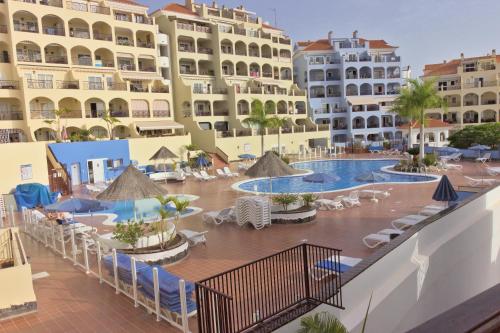 Large modern apartment with terrace & heated pool