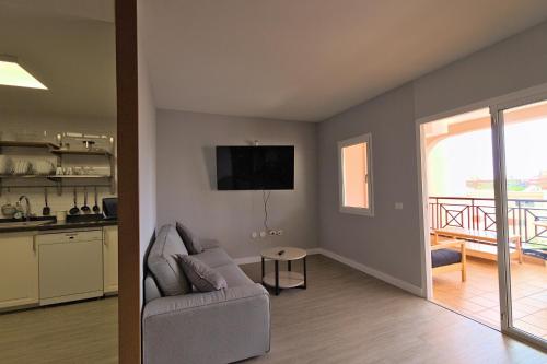 Large modern apartment with terrace & heated pool