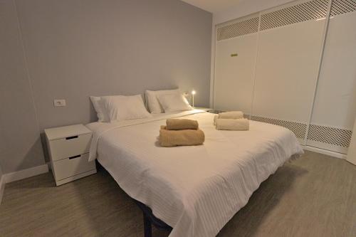 Large modern apartment with terrace & heated pool