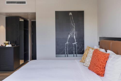 Kfar Maccabiah Business & Sport Hotelにあるベッド