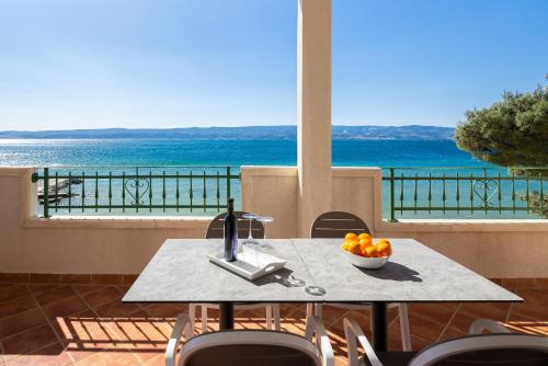 Diamond Beachfront Apartments