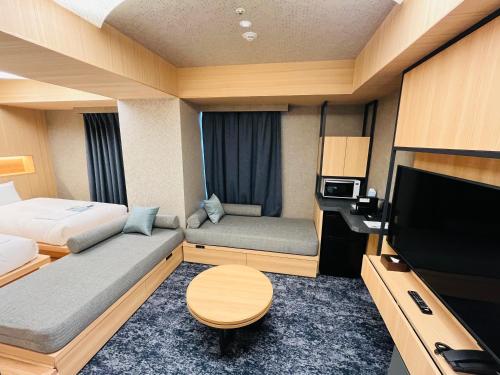 TV a/nebo společenská místnost v ubytování Hotel Keihan Tenmabashi Ekimae
