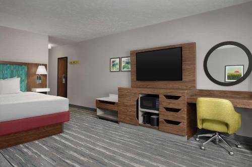 Hampton Inn Waterlooにあるテレビまたはエンターテインメントセンター