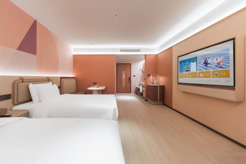 Katil atau katil-katil dalam bilik di Orange Hotel Shanghai Lingang New City Wanda Plaza