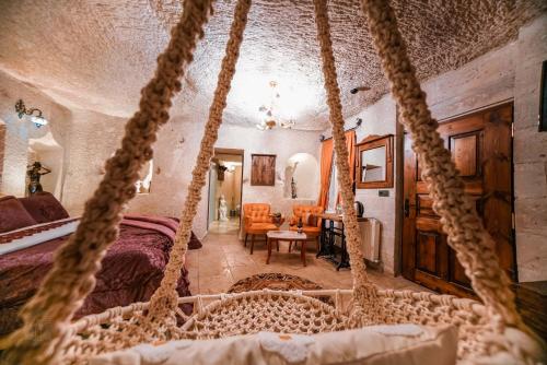 Postel nebo postele na pokoji v ubytování Zeus Cave Suites