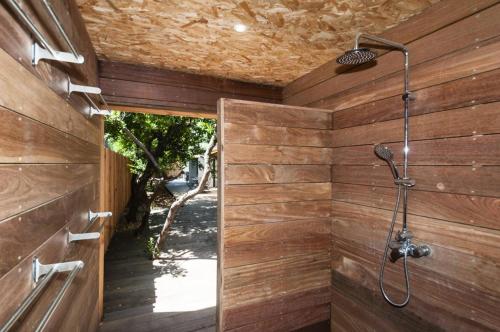 Salle de bains dans l'établissement Résidence 04092-lacanau Ocean - Villa pour 8 personnes avec jardin et jacuzzi à Lacanau Océan MAE-0751