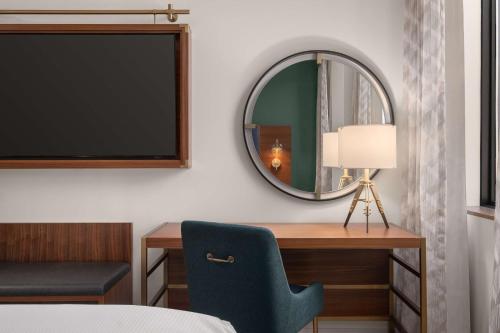 Ruang duduk di Hotel Ardent Dayton Downtown, Tapestry Collection By Hilton