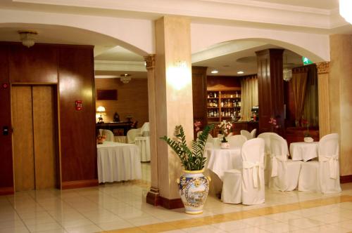 Hotel Ristorante Donatoにあるレストランまたは飲食店