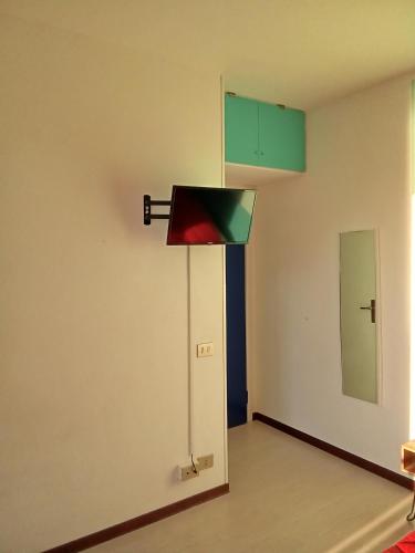 a room with a lamp on the wall and a door at Locanda dei pescatori in Domaso