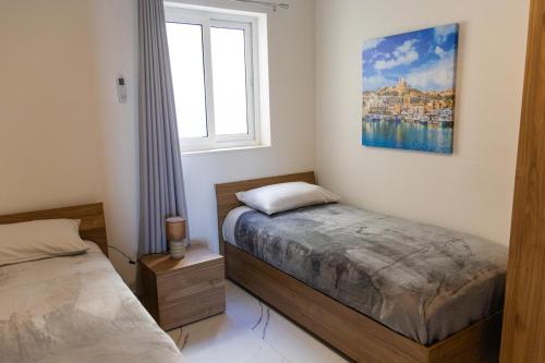 Cama o camas de una habitación en Brand New 3BR Apt in Gzira