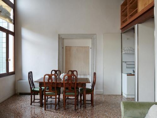 a dining room with a wooden table and chairs at Palazzo Contarini Della Porta Di Ferro in Venice