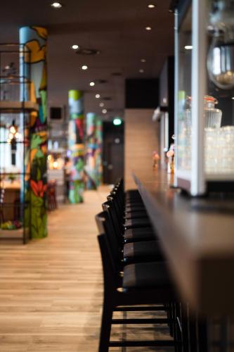 a row of black benches in a store at IntercityHotel Leiden in Leiden