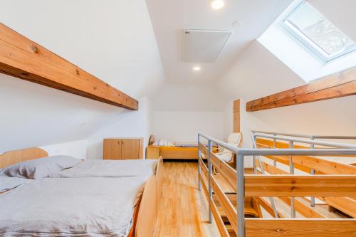 Letto o letti in una camera di Apartments Skok with rafting and free parking