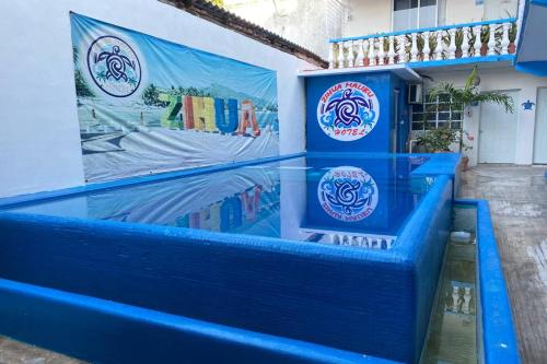 Kolam renang di atau dekat dengan OYO Hotel Zihuatanejo Malibu