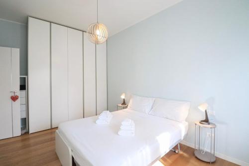 Elegant & Chic 2 Suites Apartment - 5min to Station, AC, Wi-Fi