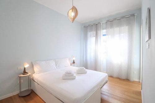 Elegant & Chic 2 Suites Apartment - 5min to Station, AC, Wi-Fi