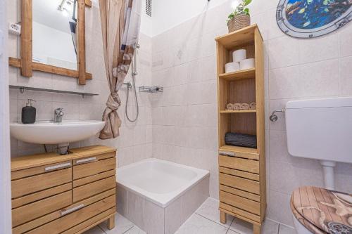 ห้องน้ำของ Neue Ferienwohnung Die Piratenbucht Ostsee