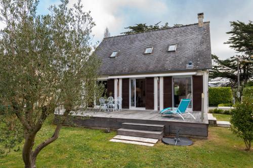 a house with a deck and chairs on it at Maison de vacances esprit maritime in Damgan
