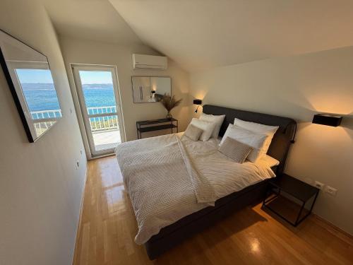 Postel nebo postele na pokoji v ubytování Werz Sea View Apartment