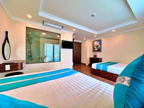 Ein Bett oder Betten in einem Zimmer der Unterkunft Calla Lily Hotel
