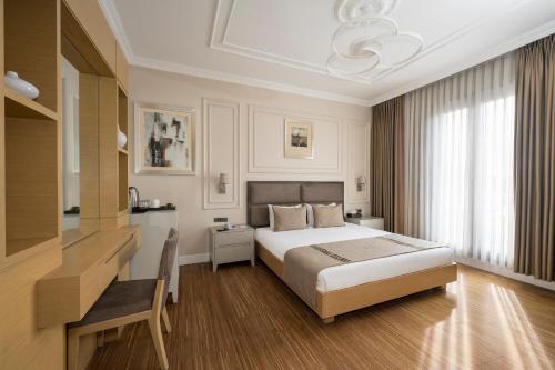 Continental Hotel Peraにあるベッド