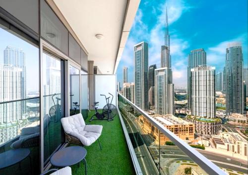 Boulevard 2 Bedroom Family Apartment with BURJ KHALIFA view and INFINITY POOL in 64th Floor Dubai Downtown
