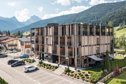 Nespecifikovaný výhled na hory nebo výhled na hory při pohledu z hotelu