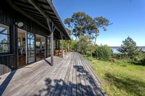 Villa avec vue sur le bassin