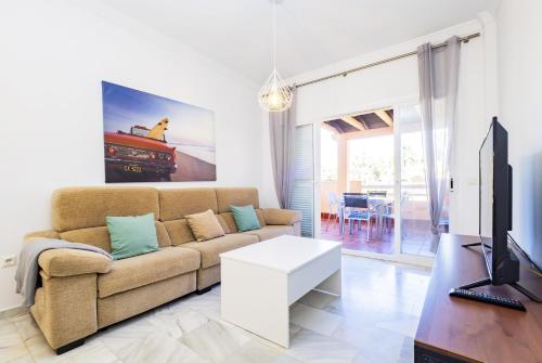 Cubo's Cabopino Beach Marbella Apartment