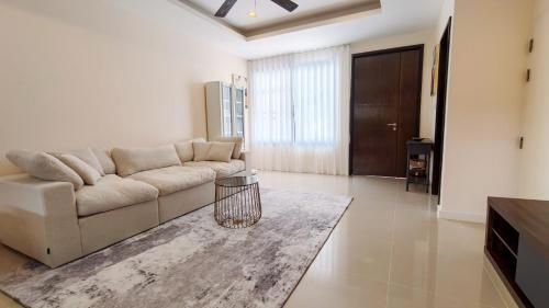 a white living room with a couch and a rug at 3br Townhouse Laguna Park in Layan Beach