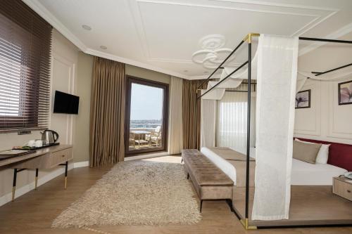 King Suite with Sea View
