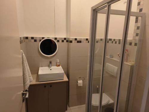 Ένα μπάνιο στο UrbanParkezstay i008