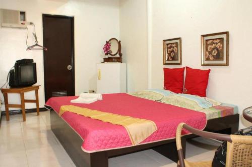Ein Bett oder Betten in einem Zimmer der Unterkunft St Nicolas Inn CDO City Center