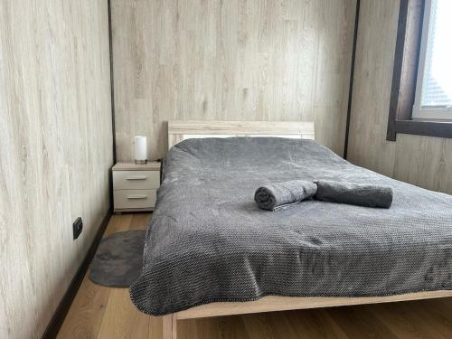Giường trong phòng chung tại Meadow view cabin with Optional Sauna & Hot Tub