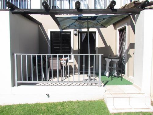 Балкон или терраса в Santini Lace Self Catering Unit