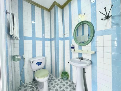 a blue and white bathroom with a toilet and a sink at My Hao Hotel Ho Chi Minh City in Ho Chi Minh City