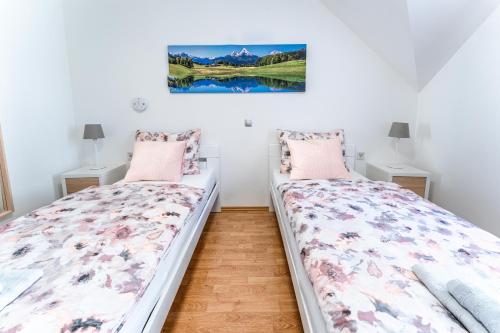 Ένα ή περισσότερα κρεβάτια σε δωμάτιο στο Rooms Močilnik