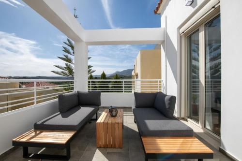 Nikos Home - shared pool - 1 km from the beach