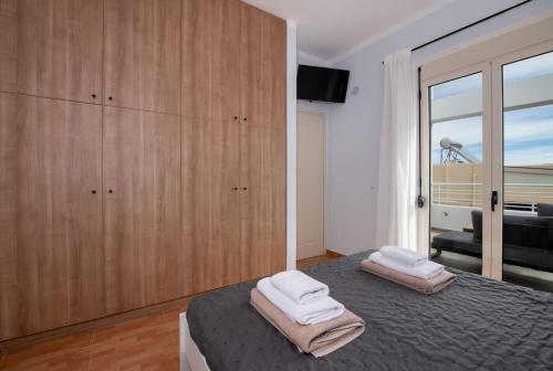 Ένα ή περισσότερα κρεβάτια σε δωμάτιο στο Nikos Home - shared pool - 1 km from the beach