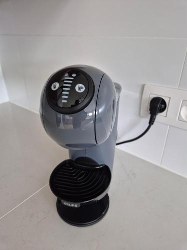 a blender sitting on a counter with a charger at Huis ALNA 8 in Mechelen
