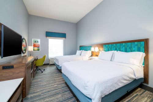 Katil atau katil-katil dalam bilik di Hampton Inn Dahlgren