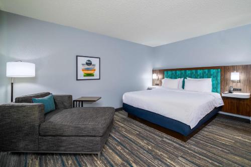 Katil atau katil-katil dalam bilik di Hampton Inn Dahlgren