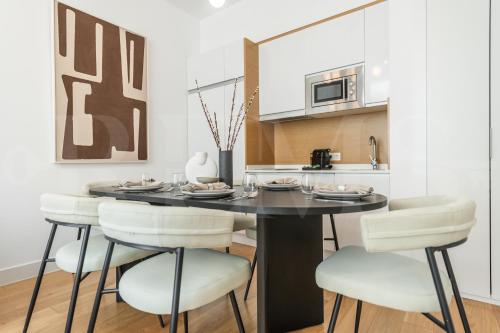Artistic and Spacious Apartment by REMS photo 16