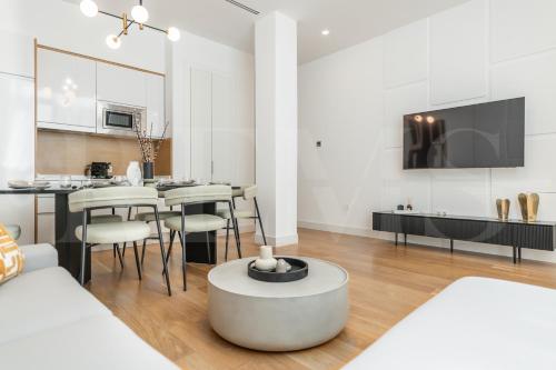 Artistic and Spacious Apartment by REMS photo 6