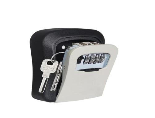 a black and white adapter with a bunch of keys at Apartament 3 camere 3 paturi pentru 6 pers,plus un pat de o persoană de rezervă in Sibiu