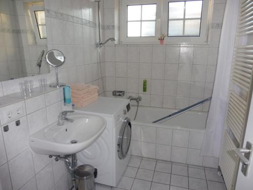 Ένα μπάνιο στο Apartments Bensersiel