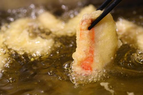 a piece of food with a chop stick in the water at KAMENOI HOTEL Kujukuri in Asahi