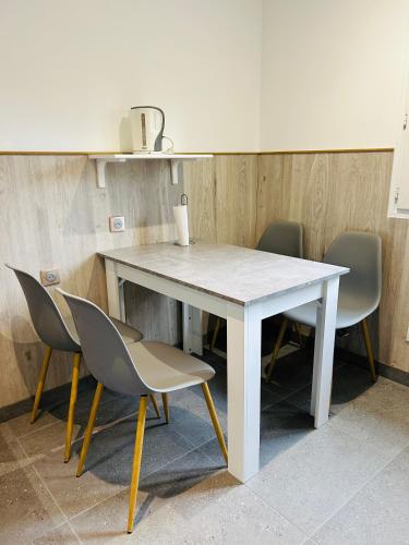 a white table and chairs in a room at Cozy in Bussy-Saint-Georges